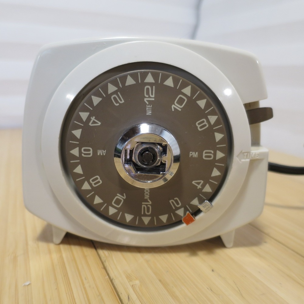 Vintage Intermatic Time-All Lamp & Appliance Timer Model A211-6 Tested & Working - Picture 2 of 8